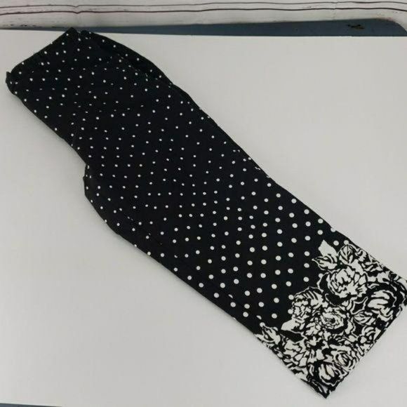 Larry Levine Size 6 Polka dot flower black white Capri Pants - Picture 4 of 7